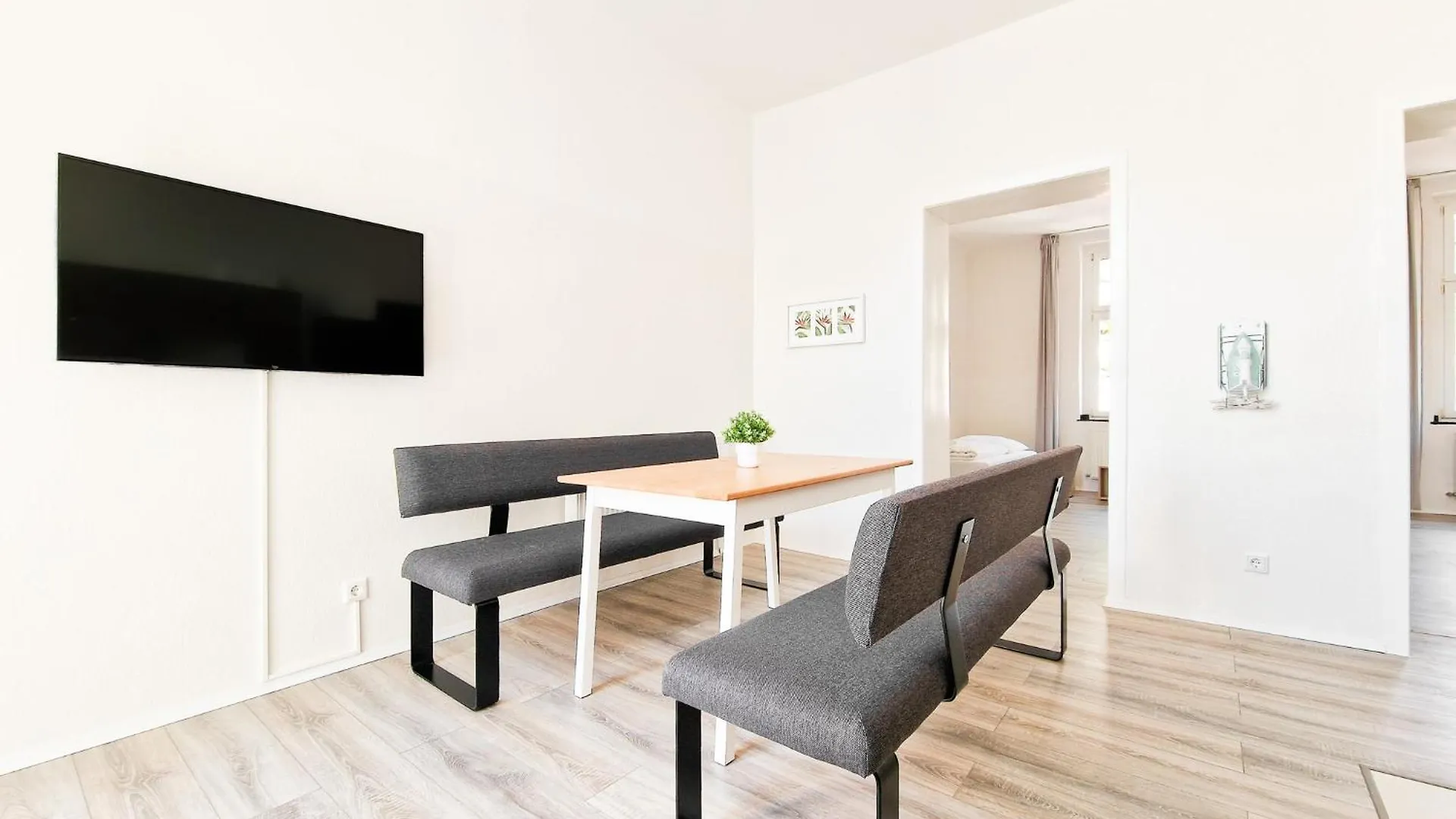 Raj Living - 3 Zimmer Wohnungen Mit Balkon - 15 Min Zur Messe Dus Düsseldorf 0*,  Niemcy